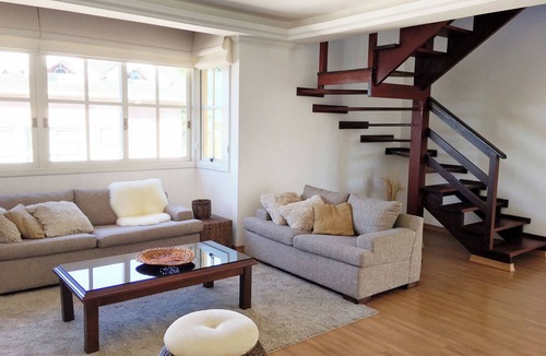 Planalto Apartment | Gramado Center - Charming triplex with views of the Quilombo Valley