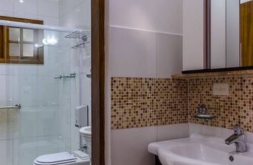 Vila Everest Hotel | Griffin Phillips Boutique