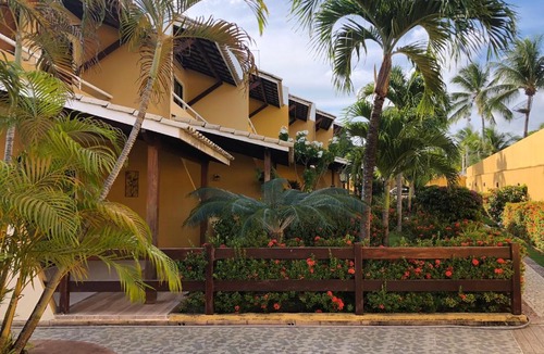 Guarajuba House | Guarajuba - BA - Confortável casa com 3 quartos, 2 suites