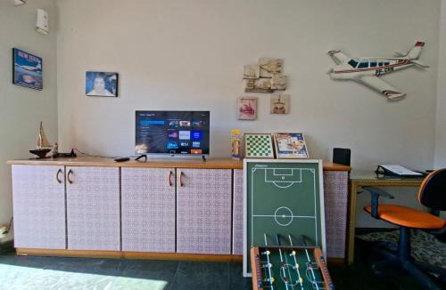 Santo Andre Apartment | Guarujá Enseada,2 quartos, ar, vaga 1 carro, praia à pé