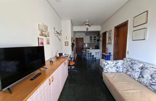 Santo Andre Apartment | Guarujá Enseada,2 quartos, ar, vaga 1 carro, praia à pé