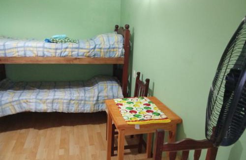 Las Colinas de Peralta Ramos House | Habitación con baño compartido Verde mundo
