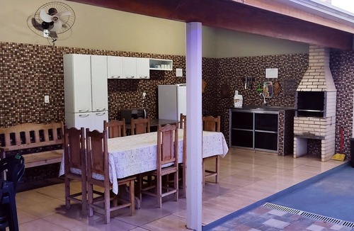 Olimpia House | Heated Pool, Billiards, Air Conditioning, NetFlix, WiFi. min from Park Thermas (v olp)