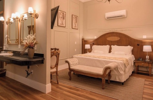 Matriz Hotel | Heritage Meets Romance—Charm Suite w/Breakfast Buffet in Curitiba Downtown