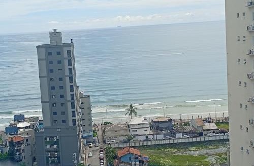 Morretes Apartment | High standard apartment with walking access to Meia Praia