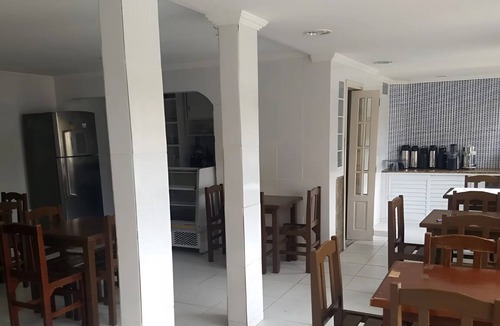 Sao Cristovao Apartment | Hospedagem Central - Suíte 102 - Cabo Frio - Aluguel Econômico