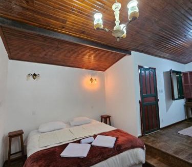 Lavras Novas House | Hospedaria Flor do Trovão