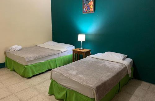 Leon Hostel | Hostal Fachente