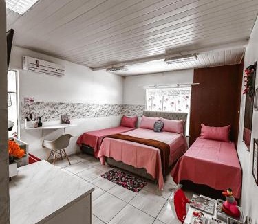 Maracangalha Hostel | Hostel das Flores - Suíte Master Quarto Privativo com Banheiro Privativo