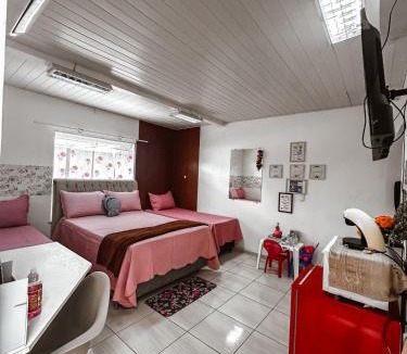Maracangalha Hostel | Hostel das Flores - Suíte Master Quarto Privativo com Banheiro Privativo