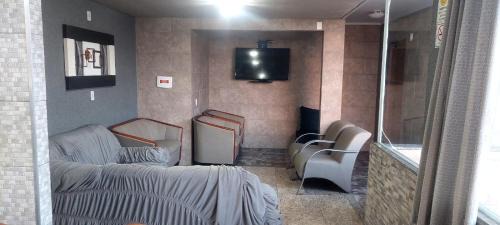 Rio das Ostras Hostel | Hostel Falcão-Suites Privativas com Ar Condicionado