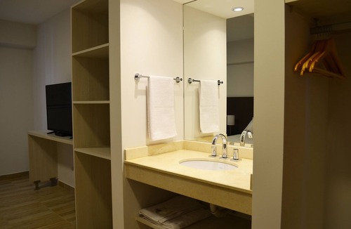 General Roca Hotel | Hotel Bait