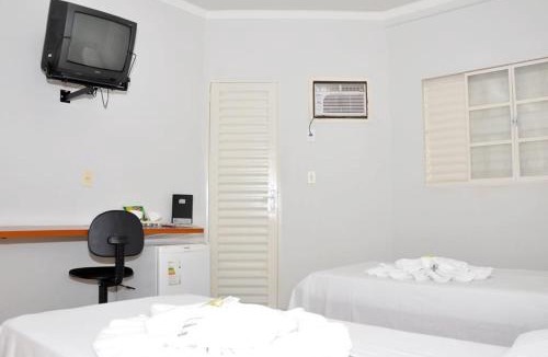 Uberaba Hotel | Hotel Carolina 2 - próximo a Universidade de Uberaba uniube - ao Aeroporto Fórum De uberaba - hospital Mario Palmeirio ao Hospital São Marcos e hospital Regional