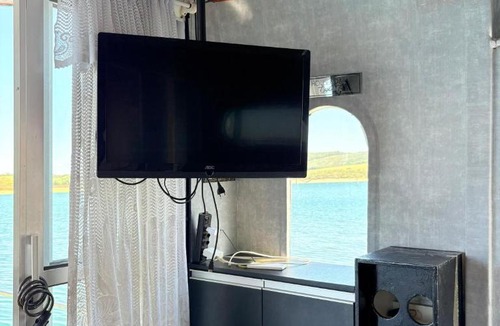 Capitolio Boat Rental | House Boat