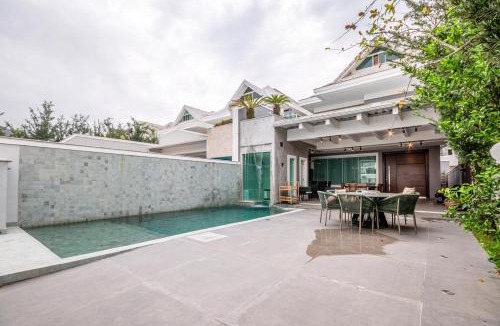 Barra da Tijuca House | House for 11, pool and barbecue near the beach