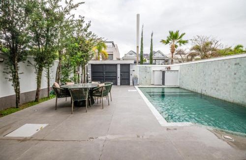 Barra da Tijuca House | House for 11, pool and barbecue near the beach