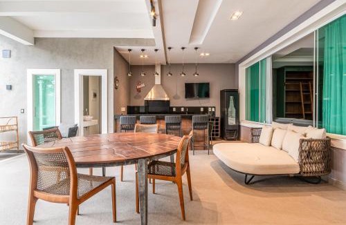 Barra da Tijuca House | House for 11, pool and barbecue near the beach