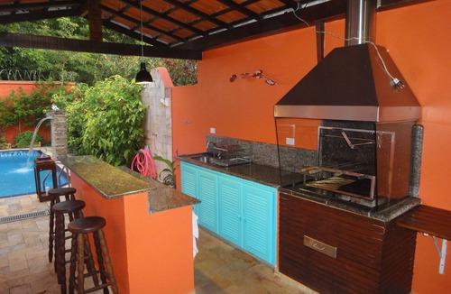Toque-Toque Pequeno House | House in a Gated Community - 6 Suites with Air Conditioning, Private Pool, BBQ, WiFi