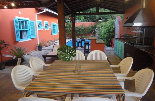 Toque-Toque Pequeno House | House in a Gated Community - 6 Suites with Air Conditioning, Private Pool, BBQ, WiFi