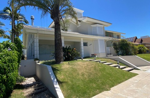 Jurere Internacional House | House in Búzios, 250m from Jurere Internacional Beach.