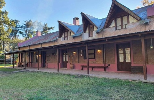 Partido de Chascomus House | House in Estancia - Perfect for groups