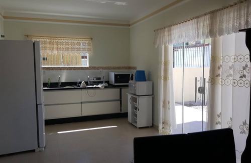 Ingleses Centro House | House in gated community 80 meters from the sea.