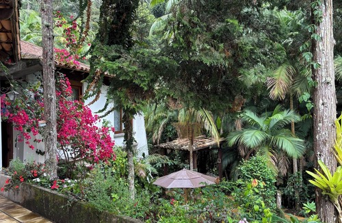 Teresopolis House | House Season Refugio Teresopolis, surrounded by forest, environmental protection area