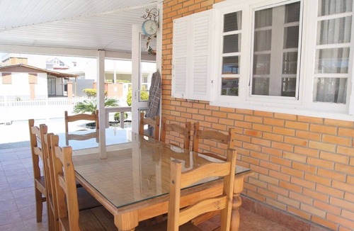 Ponta do Papagaio House | House with 4 bedrooms, 200m from the beach, with barbecue.