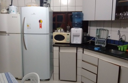 Centro House | House with 4 suites, maid's quarters, swimming pool, balconies, garage and barbecue area.