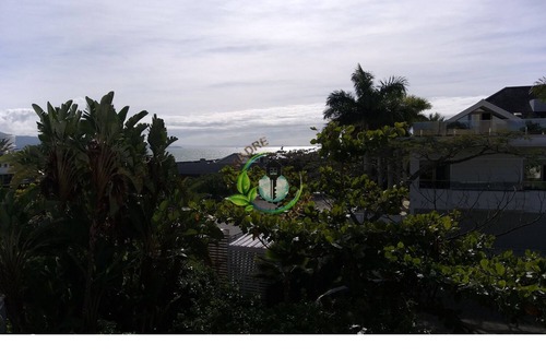 Jurere Internacional House | House with heated pool 50m from the sea.