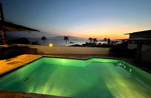 Itaguacu House | House with pool and panoramic sea view.