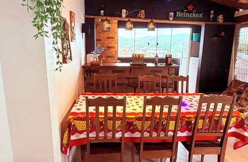 Penha House | House with pool, party lighting 5 minutes from Beto Carrero and 5 minutes walk to the beach