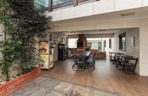 Europa House | House with Pool in BH for Groups and Families