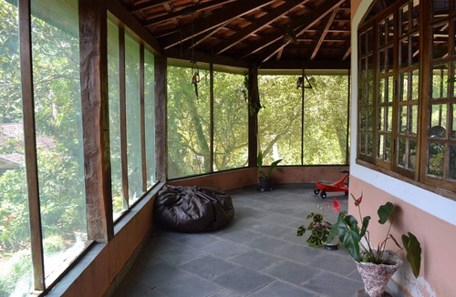 Sao Sebastiao House | House with waterfall and barbecue, 5km from the beach.