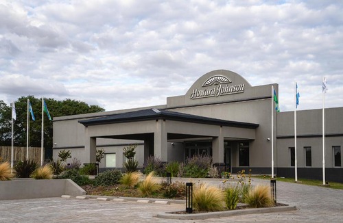Bahia Blanca Hotel | Howard Johnson Hotel, Spa & Convention Center Bahia Blanca