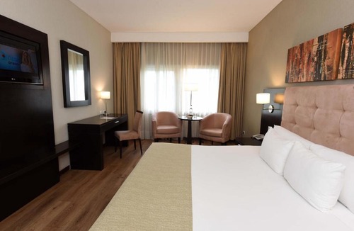 Tristan Suarez Hotel | Howard Johnson Resort & Convention Center Ezeiza