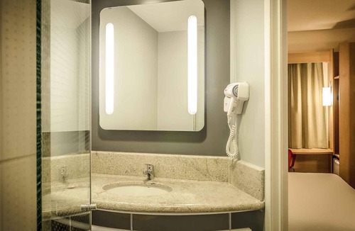 Sarandi Hotel | ibis Porto Alegre Assis Brasil
