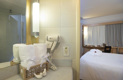 Triangulo das Bermudas Hotel | ibis Vitoria Praia Do Canto