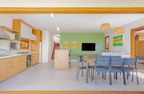 Itacimirim Apartment | IT83 Beautiful Bungalow with 4 Suites, Marluá - Beachfront
