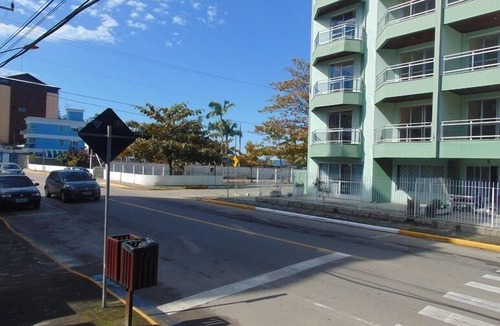 Centro Apartment | Itapema | 50 meters from the sea | Sleeps 6 | Air Conditioning | WIFI