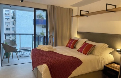 Laranjeiras Apartment | IV Charming studio apartment decorated by an architect in Flamengo with a rooftop pool.