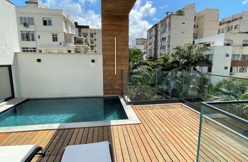 Laranjeiras Apartment | IV Charming studio apartment decorated by an architect in Flamengo with a rooftop pool.