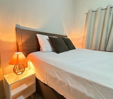 Marilia House | J Lindo Sobrado 2 quartos em condomínio no Centro