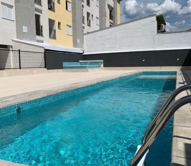 Umuarama Apartment | Jathy - centro, Varanda Gourmet, ar condicionado, Piscina e Wi-Fi