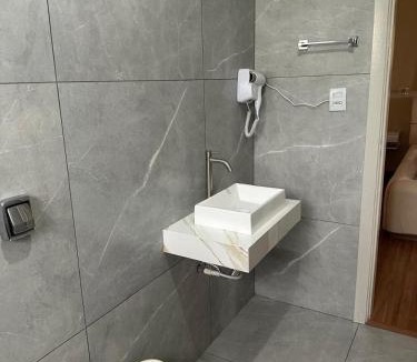 Jacarezinho Hotel | Johnnys motel hotel