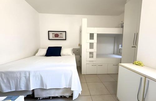 Jatiuca Apartment | JTR beira-mar com varanda, ar, cozinha completa, quarto para até 4 pessoas