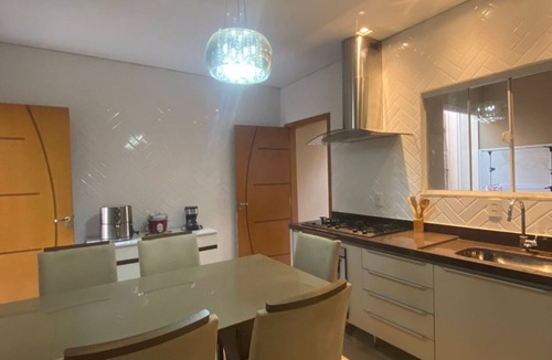 Brasilia House | Kingdom Of Eagles Bedroom , Private Room in a house, 5 Min from Londrina Airport