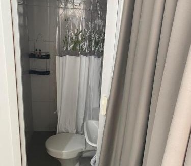 Brasilia Apartment | KIT 300- com Ar cond - 5 min do aeroporto, rodoviária e embaixadas