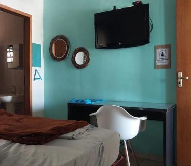 Maringa Apartment | Kit Net 5 azul cama casal