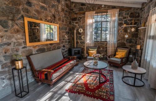 Alto Mieres House | La Casa de la Cascada